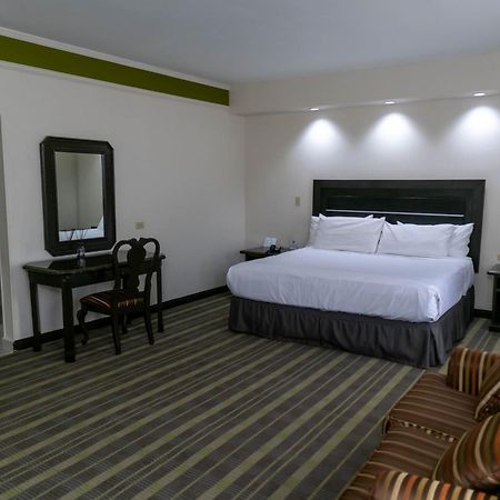 Best Western Hotel Plaza Matamoros Екстер'єр фото