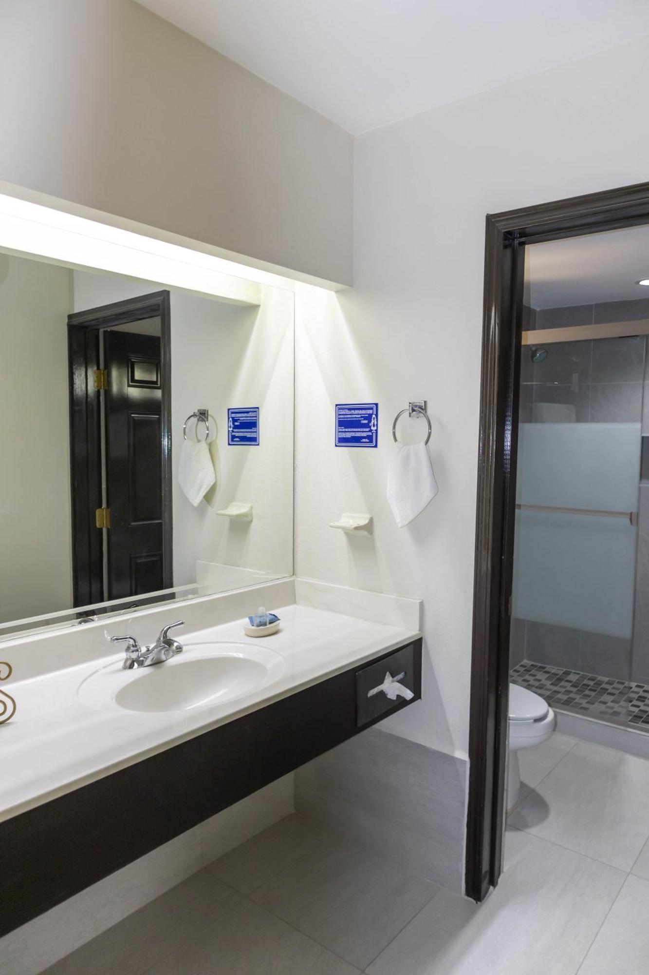 Best Western Hotel Plaza Matamoros Екстер'єр фото