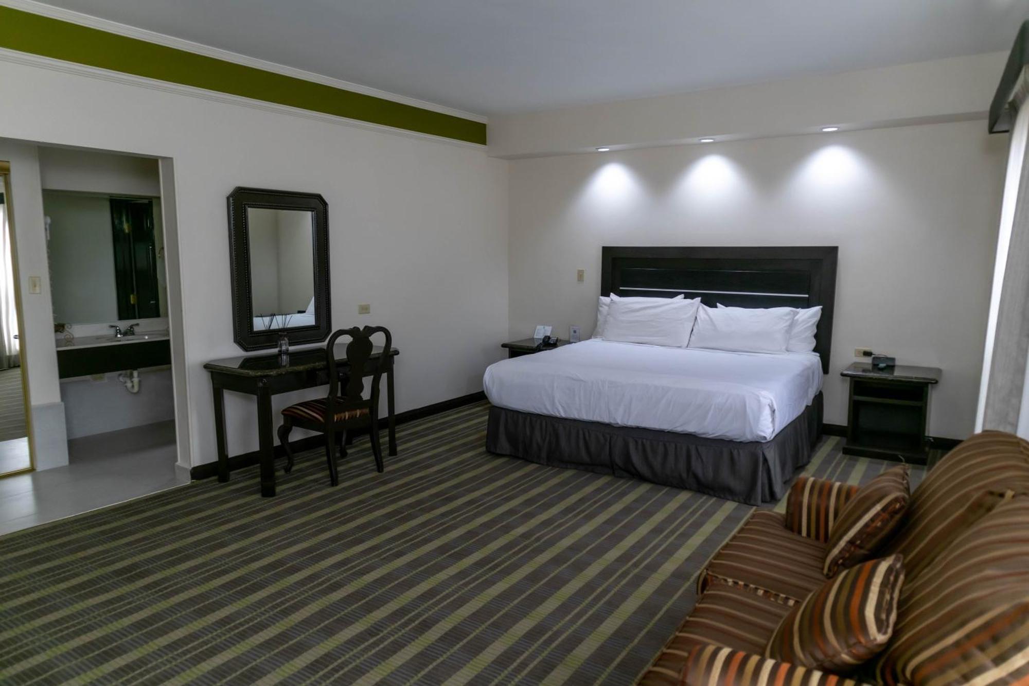 Best Western Hotel Plaza Matamoros Екстер'єр фото