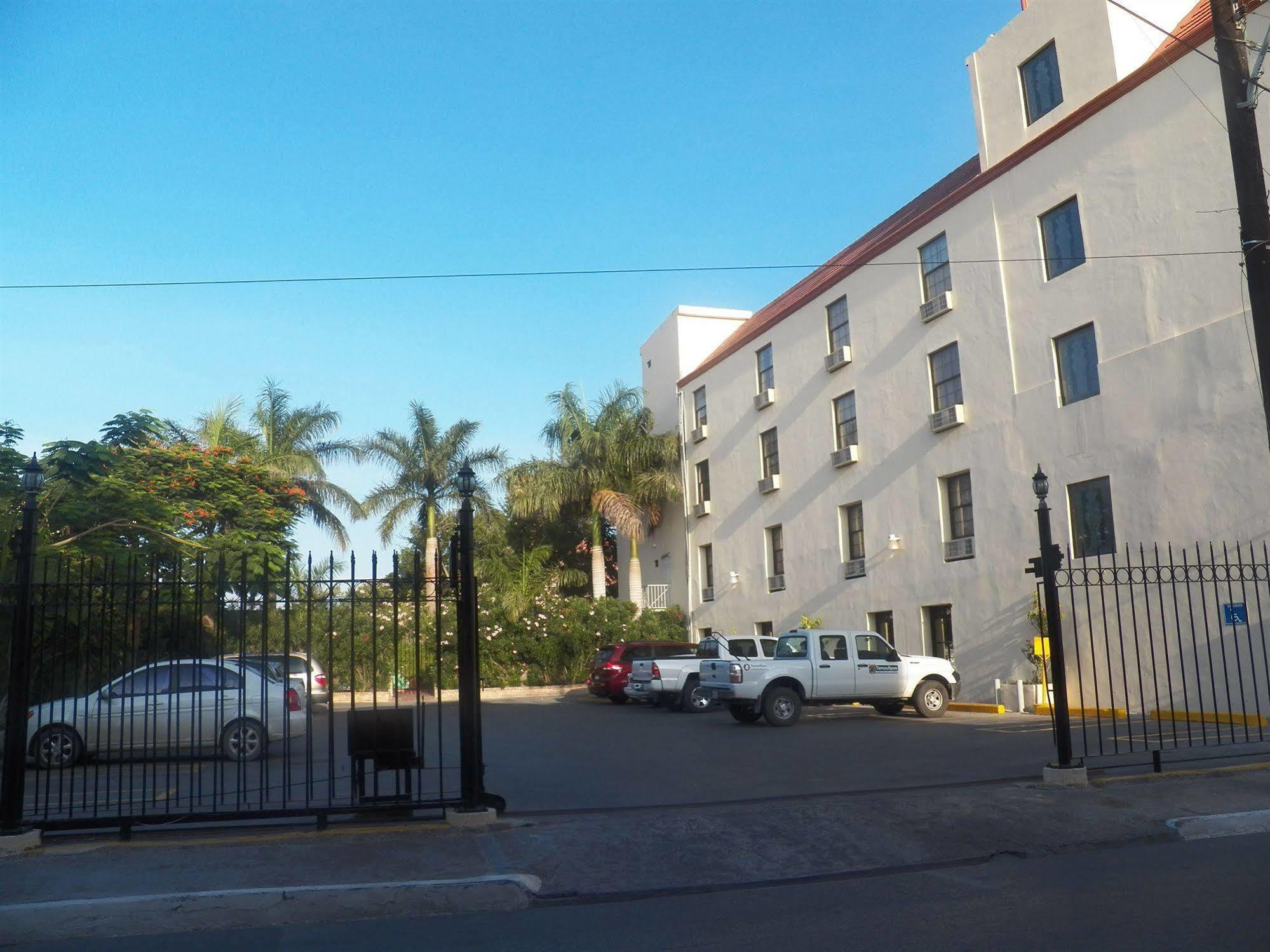 Best Western Hotel Plaza Matamoros Екстер'єр фото
