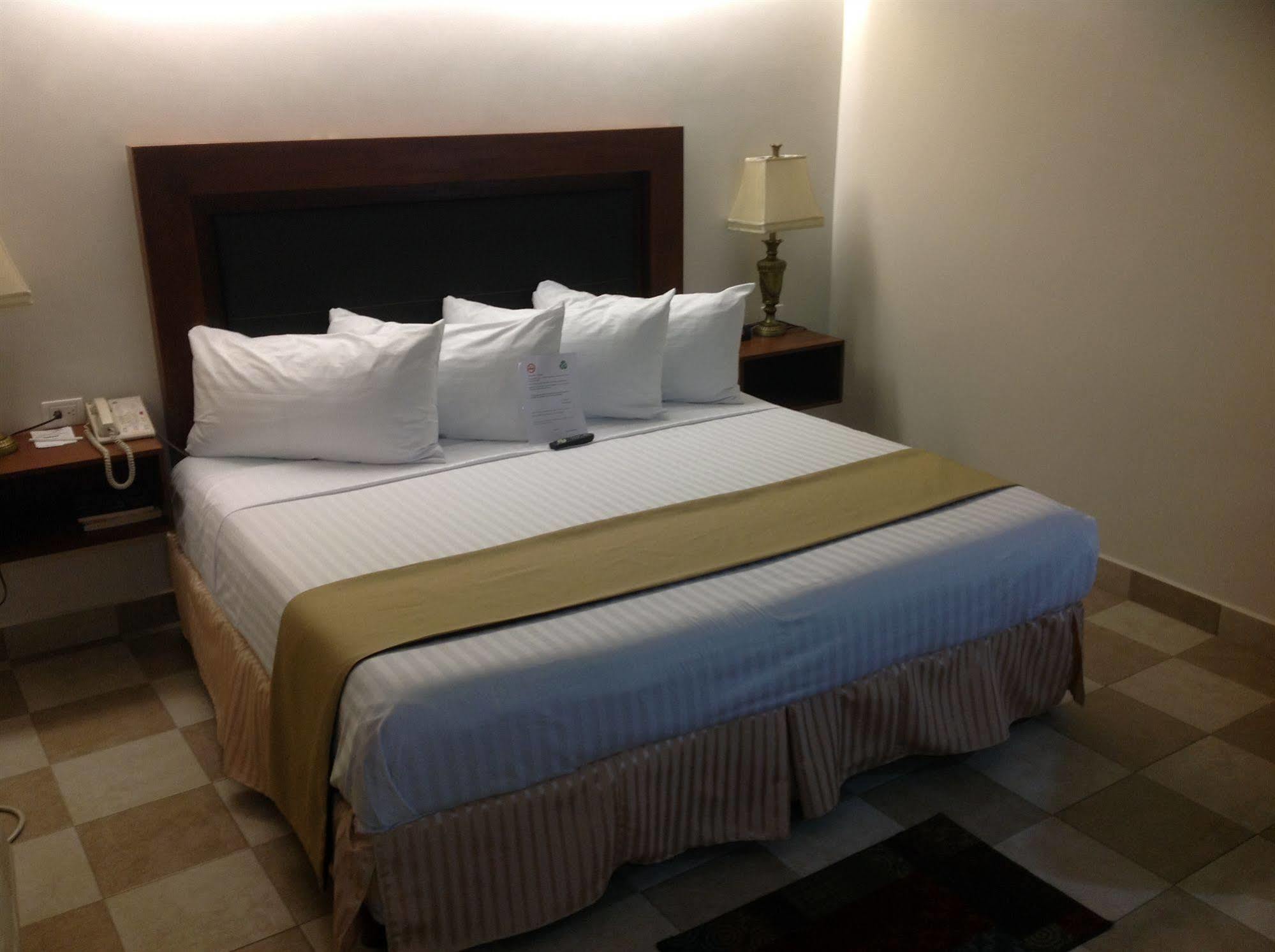 Best Western Hotel Plaza Matamoros Екстер'єр фото